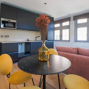 honor-suite-vue-saone.hotels-rhonealpes.com/